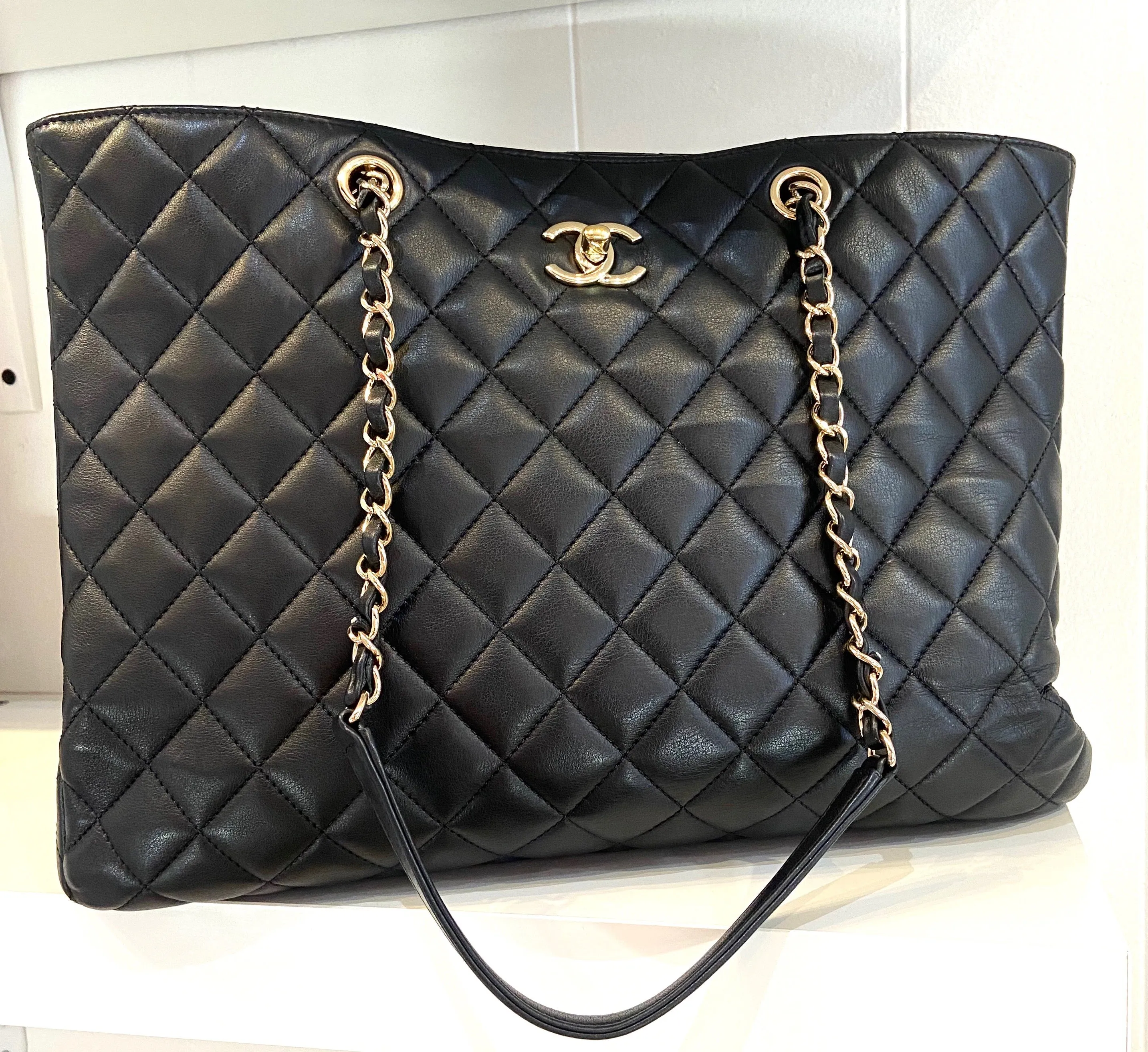 CHANEL QUILTED CALFSKIN TIMELESS TOTE BAG